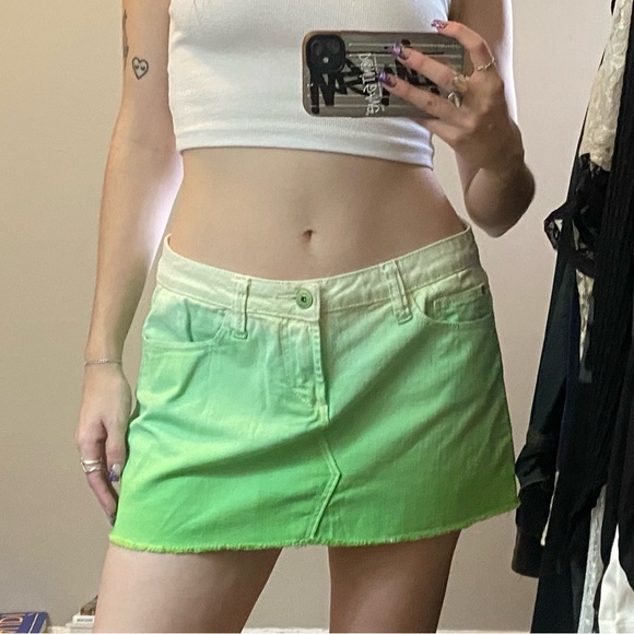 Dollhouse 2000s green ombre mini skirt - Picture 2 of 7